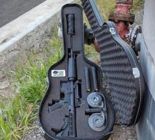 šautuvas gitaros dėkle