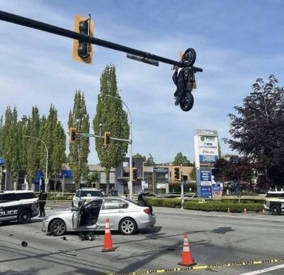 motociklas ant šviesoforo