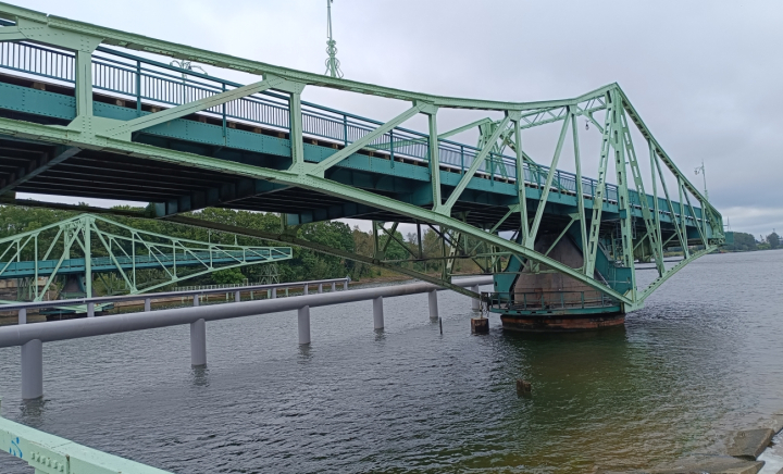 Liepojos pasisukantis tiltas